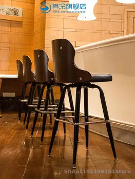 Aukštos klasės europietiško stiliaus baro kėdės, kaustytomis geležies retro medžio masyvo baras, kėdės, lenktas medžio atgal skydas namų šviesos prabangus laisvalaikio atgal Nuotrauka
