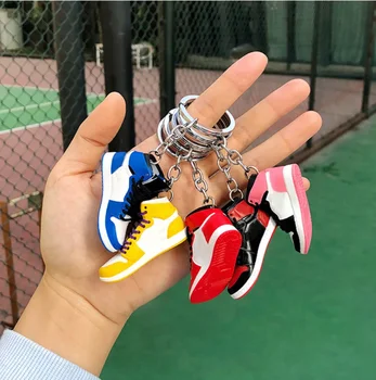 3D mini sportiniai bateliai keychain sportiniai bateliai ventiliatorius suvenyrų keychain mobiliojo telefono pultelio modelis star sportiniai bateliai išskirtinį dovana. Nuotrauka